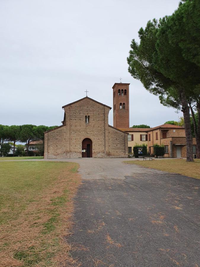 Osteria E Locanda Del Viaggiatore Russi Exterior foto